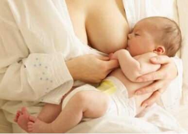 母乳检测仪厂家提示母乳喂养前后都要注意自己的饮食习惯，有很多时候是孕妇不能吃的