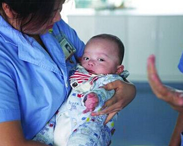 母乳很重要直接影响孩子的免疫能力健康的母乳有助于提高宝宝身体素质
